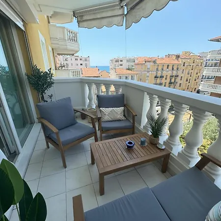 Appartement Elegant With Sea View And Swimming Pool